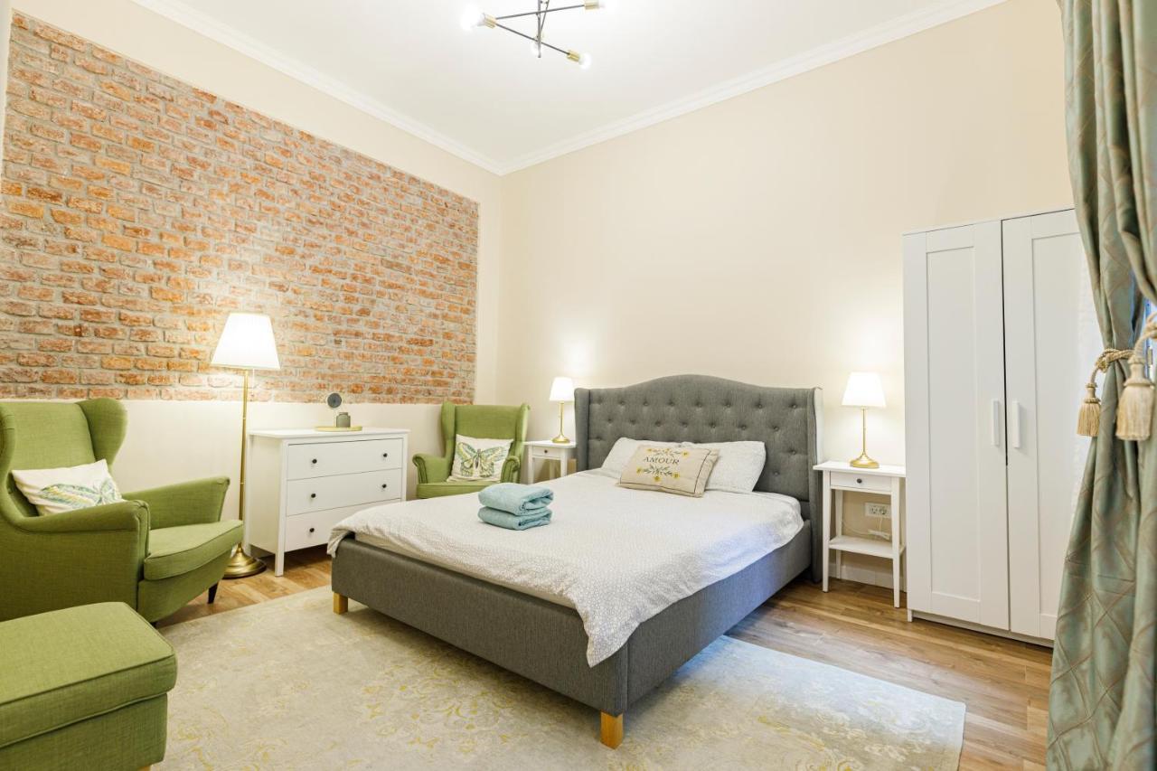 Beautiful Apartment In Heart Of Historical Center Тимишоара Екстериор снимка
